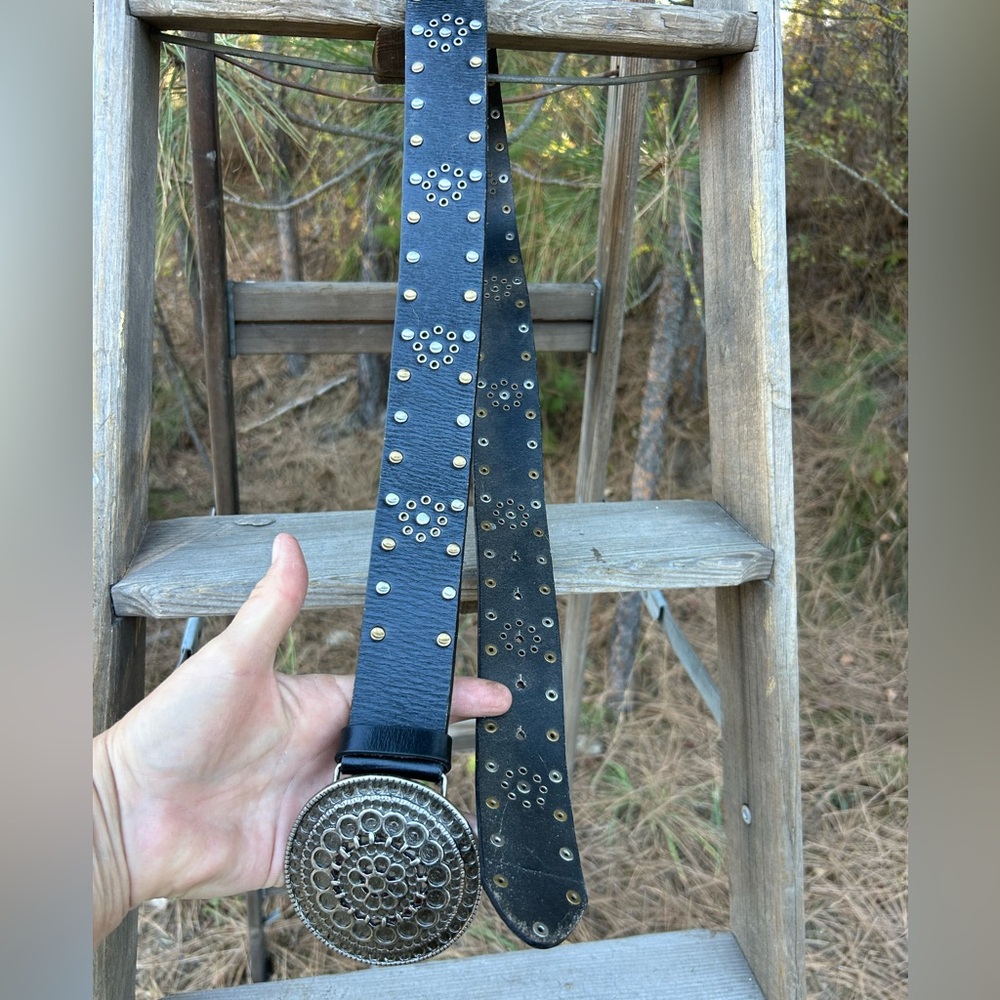 Nine West leather black flat studded belt with decorative mandala metal buckle - Picture 6 of 12
